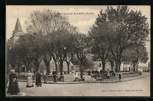 AK Auvers-le-Hamon, Einwohner auf dem Kirchplatz