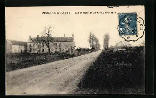 AK Oisseau-le-Petit, La Route et la Gendarmerie