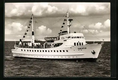 AK Dampfer MS Tom Kyle in Flaggengala auf Steuerbord