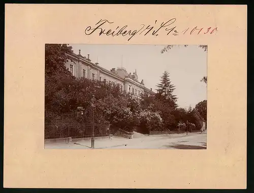 Fotografie Brück & Sohn Meissen, Ansicht Freiberg i. Sa., Gartenstrasse mit dem Kgl. Landes- und Amtsgericht