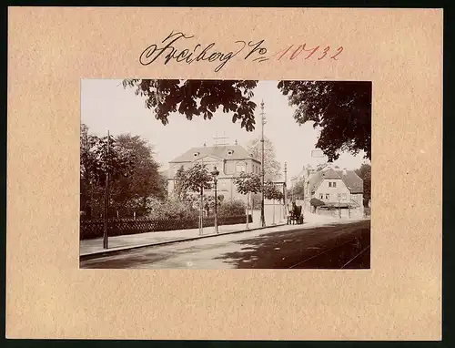 Fotografie Brück & Sohn Meissen, Ansicht Freiberg i. Sa., Strassenpartie vor dem Kreuztor, Strassenbahnschinen