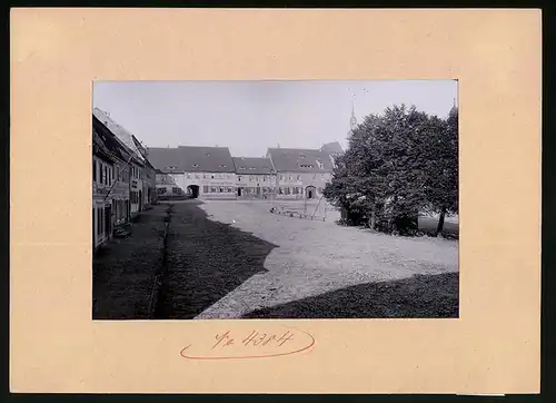 Fotografie Brück & Sohn Meissen, Ansicht Strehla a. Elbe, Marktplatz mit Gasthaus zum Schwan, Handlung Max Kühnert