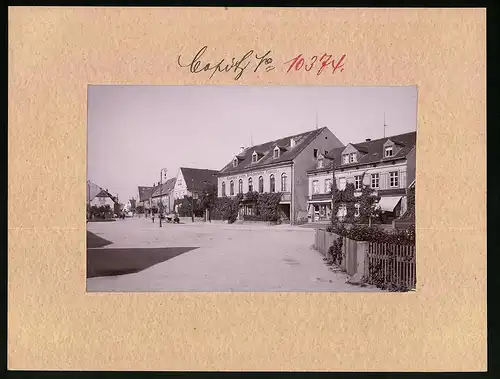 Fotografie Brück & Sohn Meissen, Ansicht Copitz a. Elbe, Hauptplatz mit Gasthof zum Erbgericht, Bäckerei G. Mühle