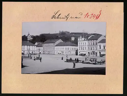 Fotografie Brück & Sohn Meissen, Ansicht Sebnitz, Marktplatz mit Vereinsbank, Handlung G. Hering, L. C. Waurisch