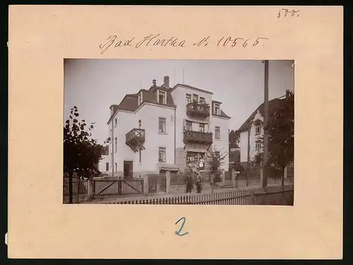 Fotografie Brück & Sohn Meissen, Ansicht Bad Hartha, Partie an der Villa Albertsheim mit Geschäft Arthur Sterl