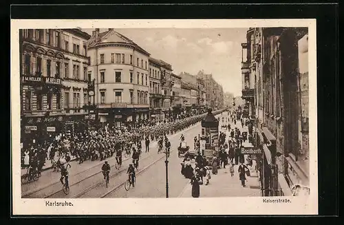 AK Karlsruhe, Parade in der Kaiserstrasse