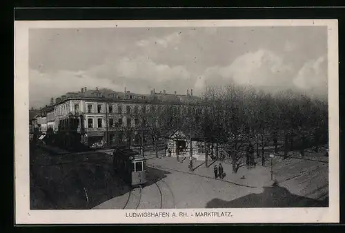 AK Ludwigshafen a. Rh., Strassenbahn auf dem Marktplatz