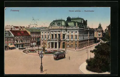 AK Pozsony, Strassenbahn vor dem Stadttheater