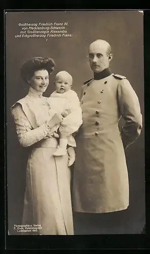 AK Grossherzog Friedrich Franz IV. von Mecklenburg-Schwerin mit Grossherzogin Alexandra und Erbgrossherzog Friedrich Franz