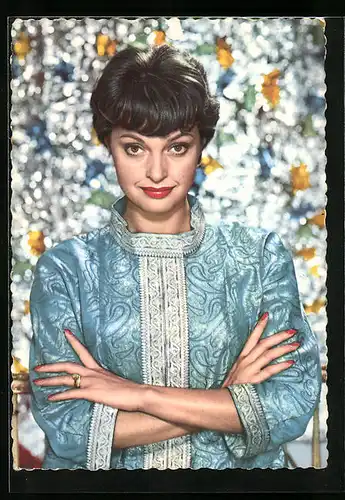 AK Schauspielerin Nadja Tiller im Kimono