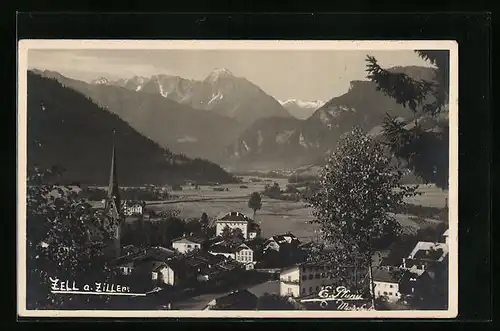 AK Zell a. Ziller, Ortspartie mit Bergen
