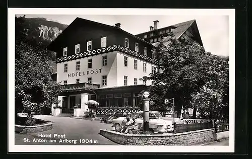 AK St. Anton am Arlberg, Hotel Post von der Strasse gesehen