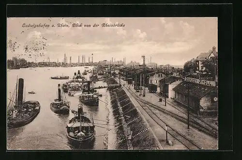 AK Ludwigshafen a. Rh., Blick von der Rheinbrücke auf die Dampferanlegestelle