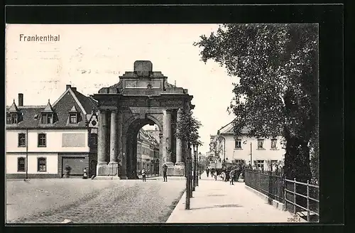 AK Frankenthal, Ortspartie mit Torbogen