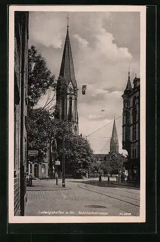 AK Ludwigshafen a. Rh., Parite in der Rohrlachstrasse mit Blick auf die Kirche