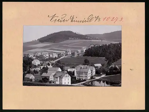 Fotografie Brück & Sohn Meissen, Ansicht Nieder-Einsiedel, Wohnhäuser am Teich