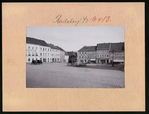 Fotografie Brück & Sohn Meissen, Ansicht Radeberg, Marktplatz mit Hotel Stadt Dresden, Putz-Geschäft Edmund Belza