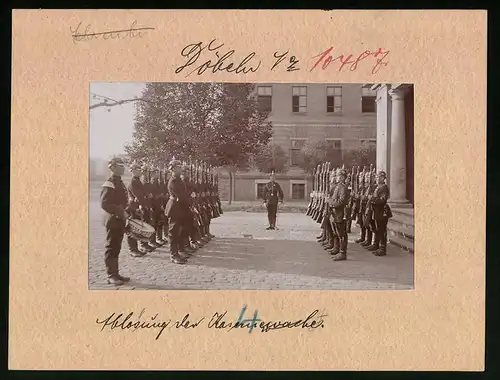 Fotografie Brück & Sohn Meissen, Ansicht Döbeln, Ablösung der Wache - Infanterie-Regiment Nr. 139