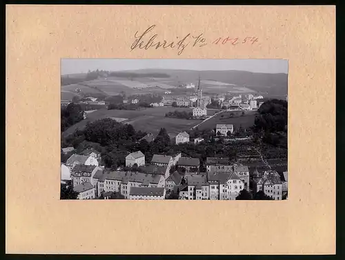 Fotografie Brück & Sohn Meissen, Ansicht Sebnitz, Blick über die Stadt mit Kirche