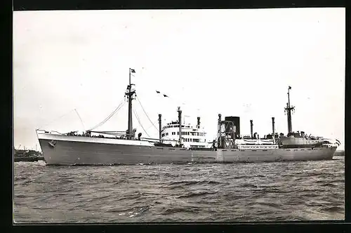 AK Handelsschiff MS Bantam bei der Hafeneinfahrt