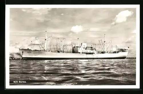 AK Handelsschiff MS Burma der Swedish East Asia Co. vor Anker liegend