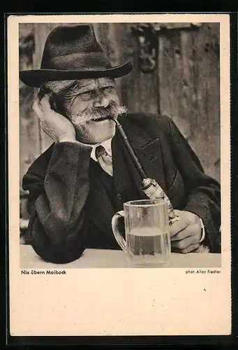 AK Nix übern Maibock, Trinker raucht Pfeife