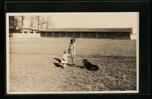 Foto-AK Minden, Bootshaus-Pioniere, Kinder mit Hund