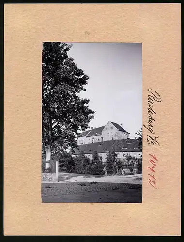 Fotografie Brück & Sohn Meissen, Ansicht Radeberg, Blick auf das Schloss und Amtsgericht