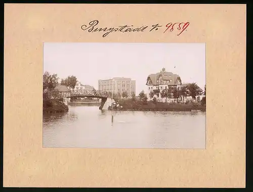 Fotografie Brück & Sohn Meissen, Ansicht Burgstädt, Partie im Wettinhain mit Brücke und Villa