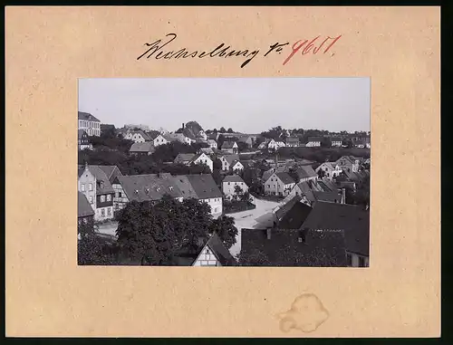 Fotografie Brück & Sohn Meissen, Ansicht Wechselburg, Blick auf die Stadt mit Wohnhäusern