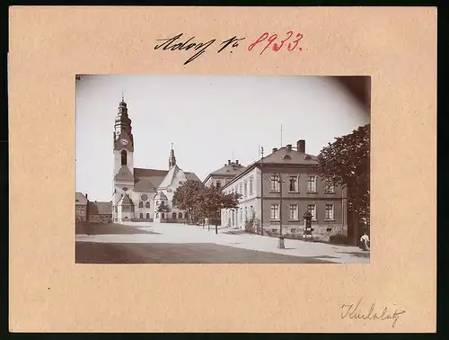 Fotografie Brück & Sohn Meissen, Ansicht Adorf, Kirchplatz mit Kirche