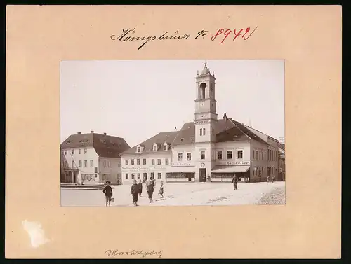 Fotografie Brück & Sohn Meissen, Ansicht Königsbrück, Marktplatz mit Polizei Wache, Ratskeller & Westlausitzer Zeitung