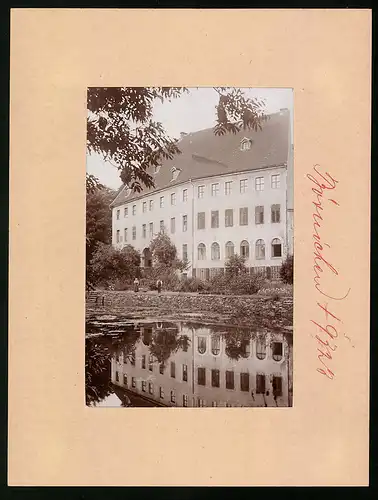 Fotografie Brück & Sohn Meissen, Ansicht Oederan, Schloss Börnichen spiegelt sich im Wasser, Reflektion