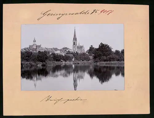 Fotografie Brück & Sohn Meissen, Ansicht Geringswalde, Blick über den Teich auf die Stadt mit Kirche