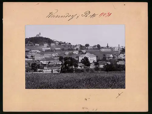 Fotografie Brück & Sohn Meissen, Ansicht Warnsdorf i. B., Blick auf den Ort mit Burgbergwarte