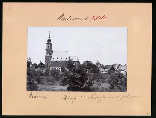 Fotografie Brück & Sohn Meissen, Ansicht Oederan, Blick auf die Kirche und Pfarre