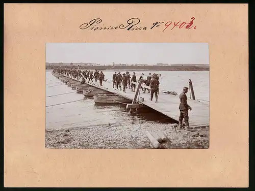 Fotografie Brück & Sohn Meissen, Ansicht Riesa a. E., Brückeschlag des 2. Kgl. Säch. Pionier-Bataillon Nr. 22