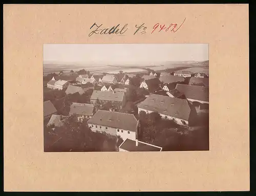 Fotografie Brück & Sohn Meissen, Ansicht Zadel, Blick über den Ort mit Herrenhaus