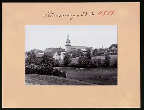 Fotografie Brück & Sohn Meissen, Ansicht Frankenberg i. Sa., Blick auf den Ort mit Kirche
