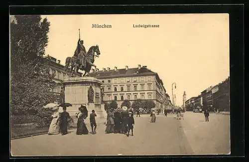 AK München, Ludwigstrasse mit Denkmal