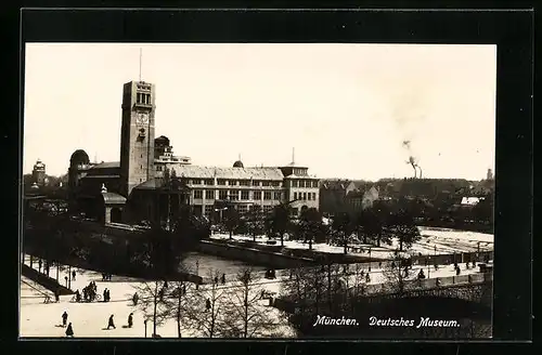 AK München, Deutsches Museum mit Strassenpartie