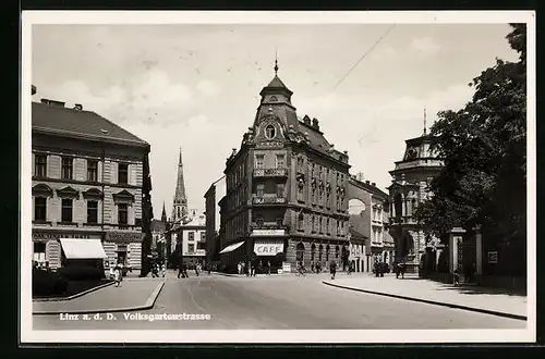 AK Linz a. d. D., Volksgartenstrasse mit Cafe und Geschäft