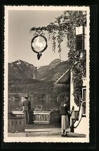 AK St. Wolfgang, Gasthaus Weisses Rössl, Terrasse mit Seeblick