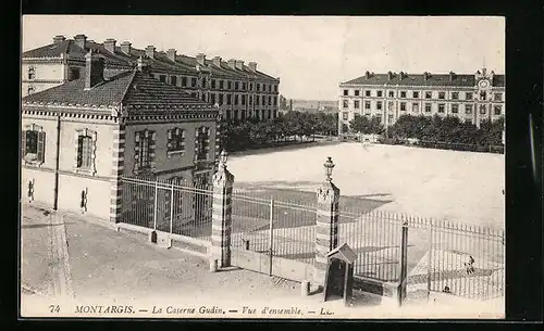 AK Montargis, La Caserne Gudin, Vue d`ensemble