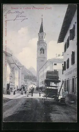 AK Cortina d`Ampezzo, Strasse mit Kirchblick