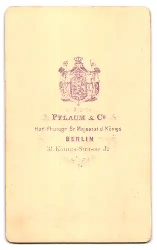 Fotografie Pflaum & Co., Berlin, Königs-Str. 31, Portrait schönes blondes Mädchen mit hübschem Haarband