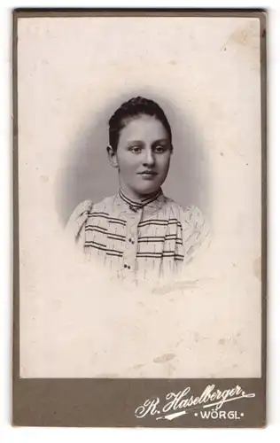 Fotografie R. Haselberger, Wörgl, Bahnhofstr. 171, Portrait schönes Fräulein mit Flechtdutt