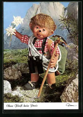 AK Mecki wandert in den Alpen mit einer Edelweissblüte