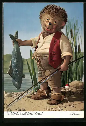 AK Mecki beim Angeln und präsentiert seinen Fang