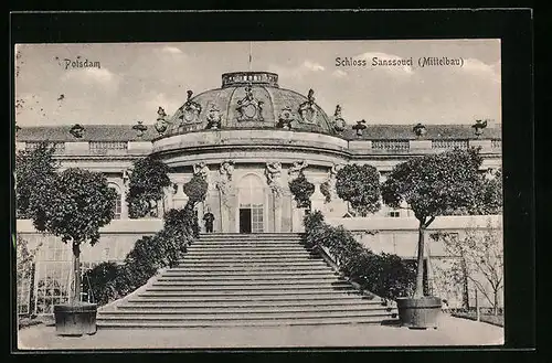 AK Potsdam, Schloss Sanssouci, Treppe hinauf zum Mittelbau